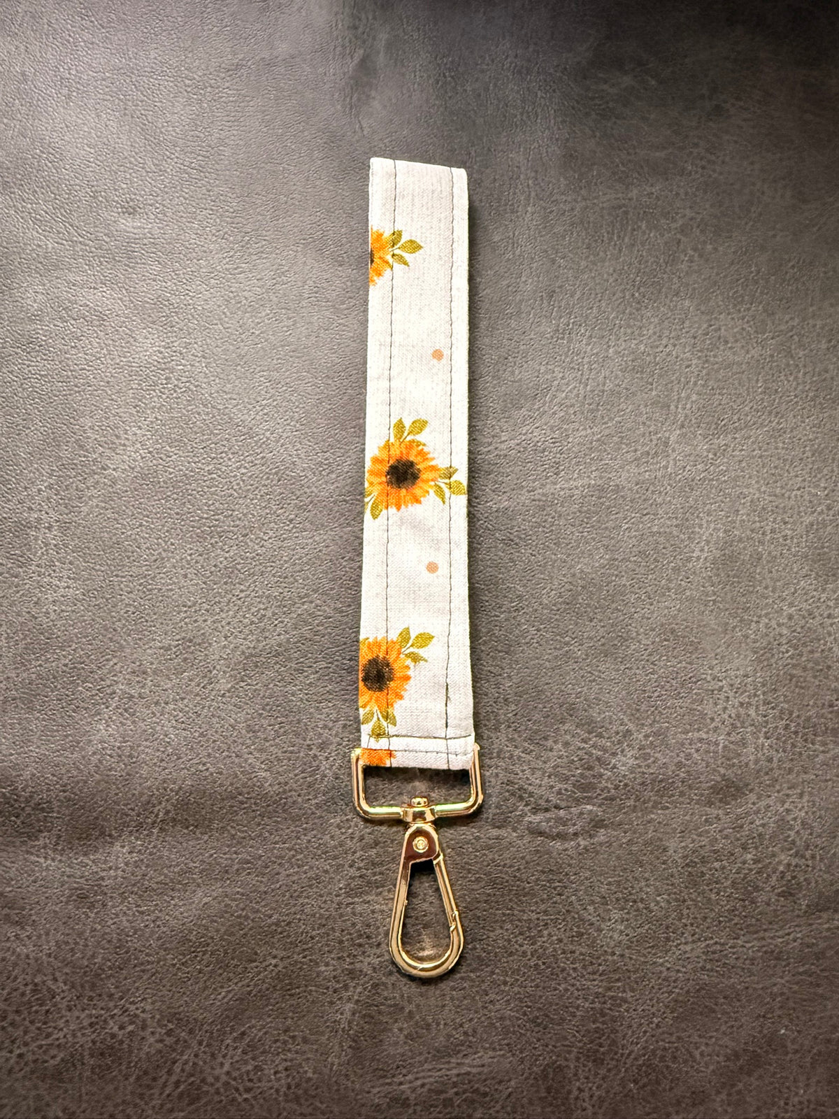 Keychain wristlet in white sunflower fabric with gold hardware